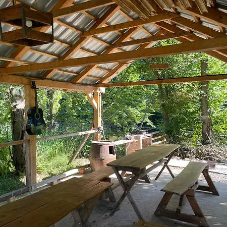 キャンプ場 Campingul Apusenilor シュンクイウシュ