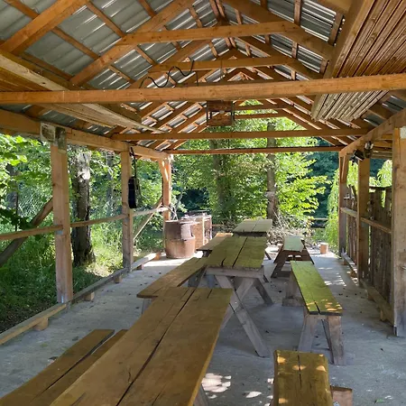Campingul Apusenilor シュンクイウシュ